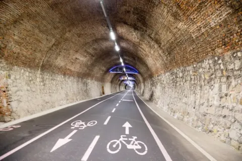 Tunnel langs den Italienske riviera